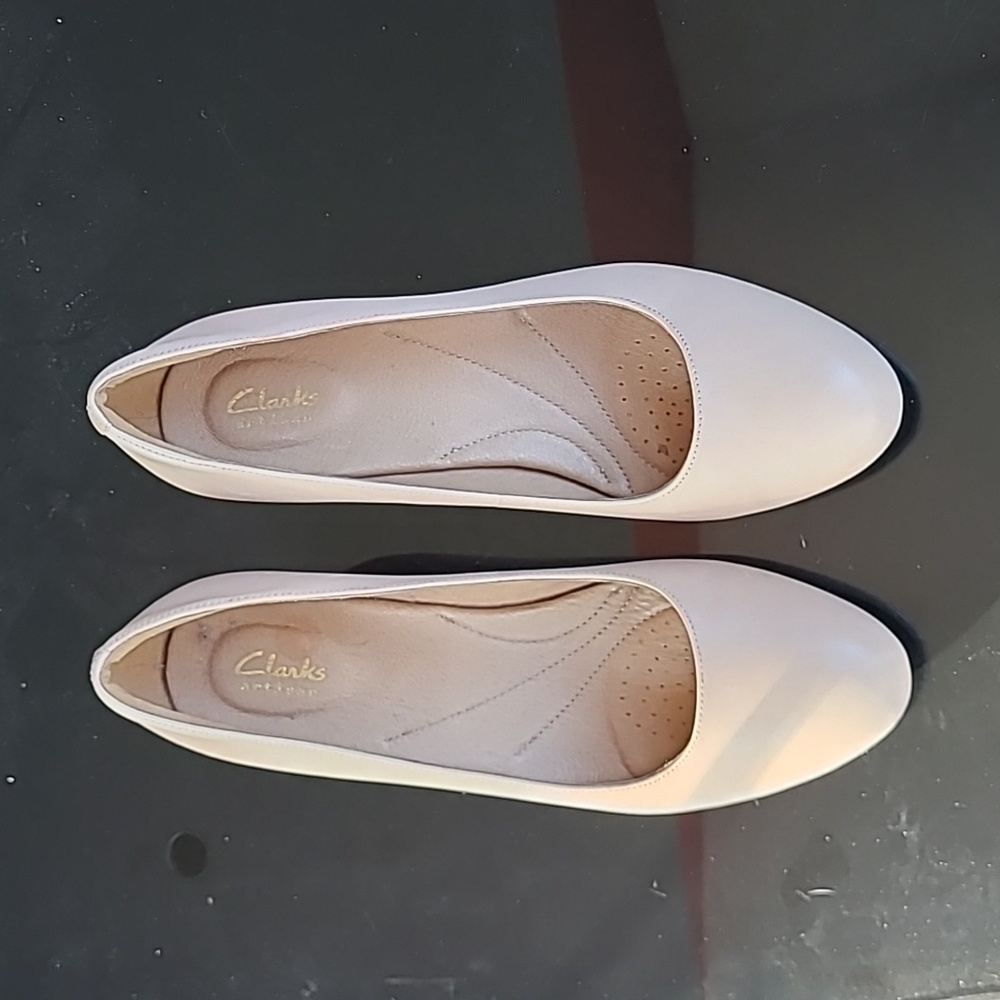 Clarks Artisan Women's Dress Shoes - Light Tan/Cream, Size 9